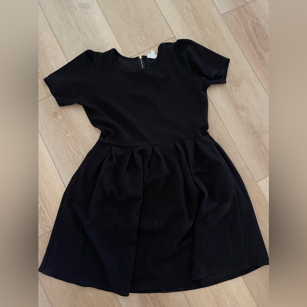 Classic Black Short-Sleeve Skater Dress - Women's